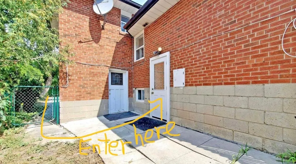 Cozy & Convenient 2-Bedroom Apartment With Private Entrance Toronto 0*,  Canada